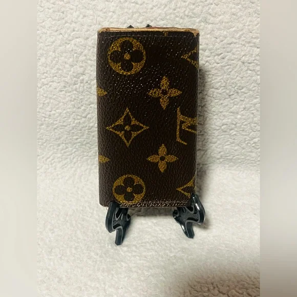 Louis Vuitton 4 Ring Key Holder - Picture 3 of 12